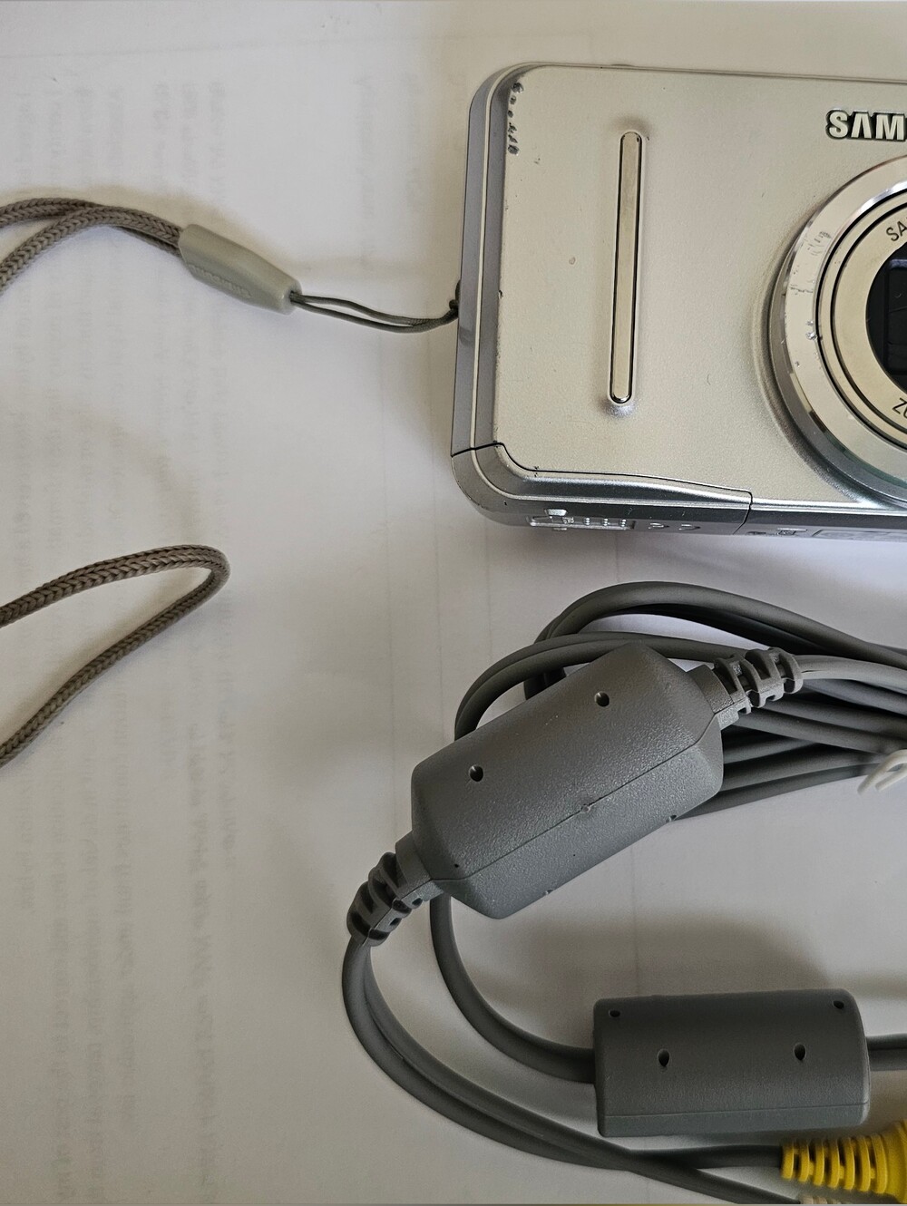 Samsung Silver Compact Digital Camera with Zoom Lens - Picture 3 of 5